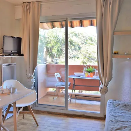 Charmant 2 Pieces Avec Balcon, Piscine Et Acces Direct Plage - - Fr-1-251-841 Apartment Bormes-les-Mimosas